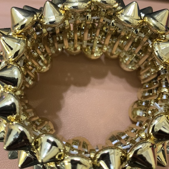 🤩Wide Spiked Bracelet (Gold) - Picture 3 of 3